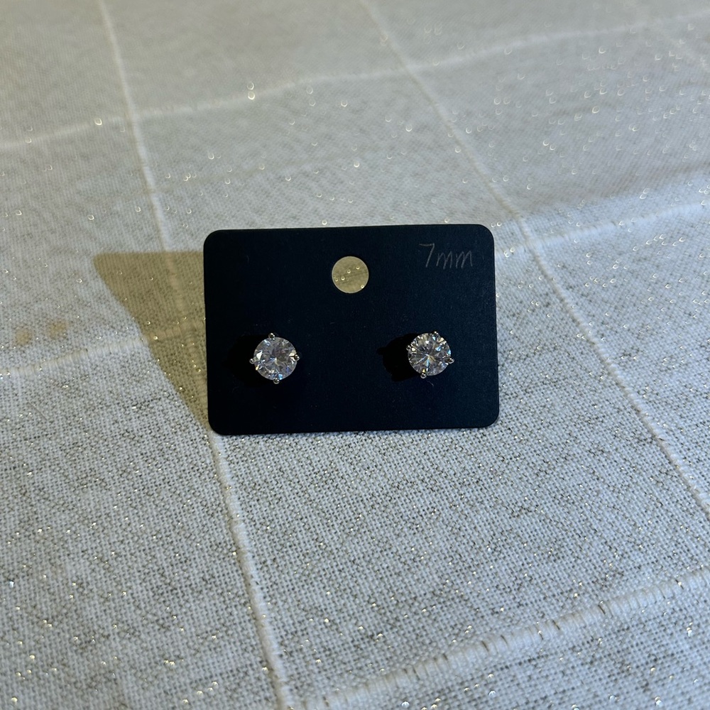 Elegant Silver Stud Earrings 7mm